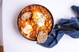 Vienkāršas brokastis ar krāsām un aromātu